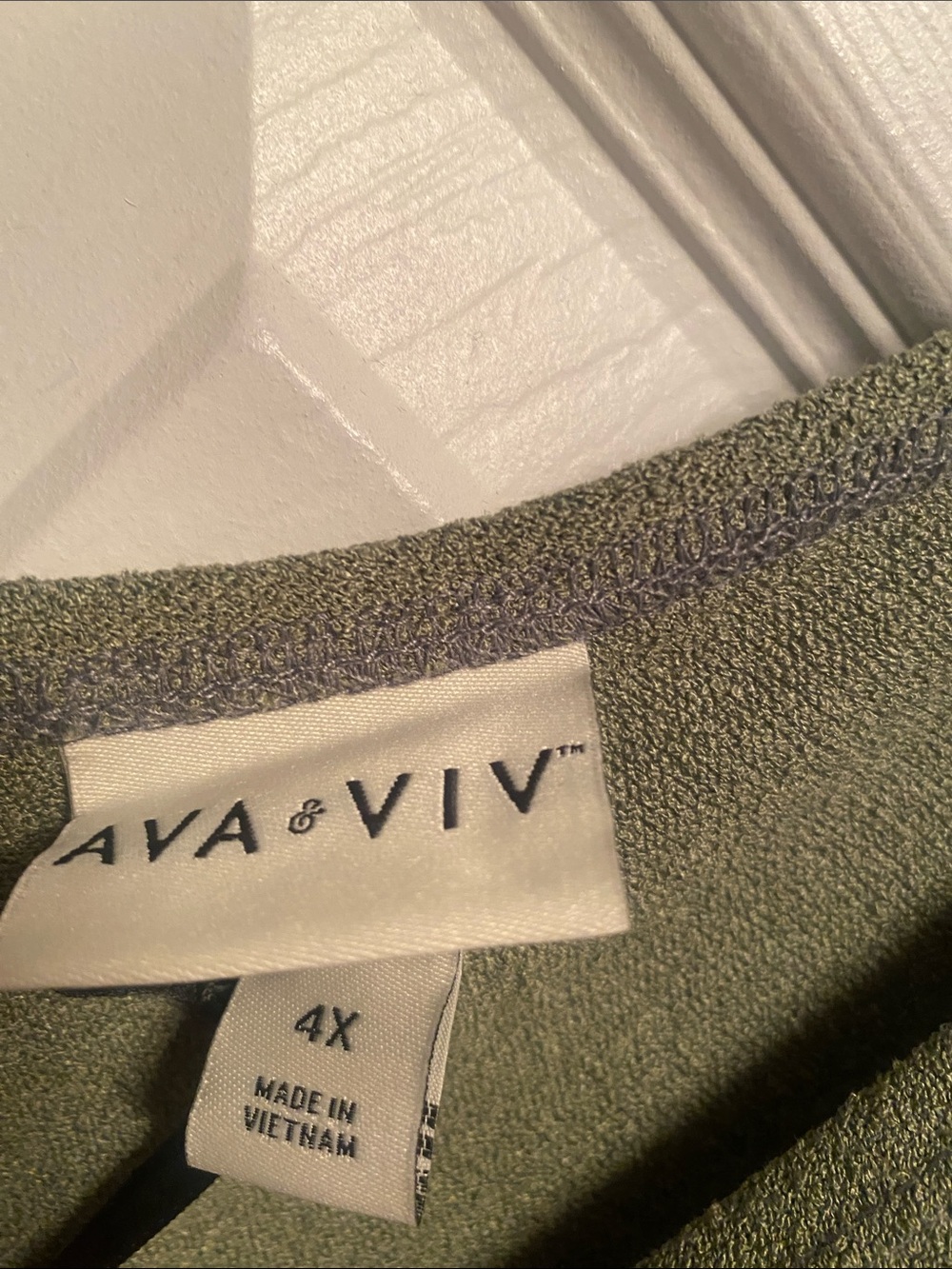 Ava & Viv Olive Green V-Neck Women's Tank Top…size 4X (28-30) - Picture 3 of 5